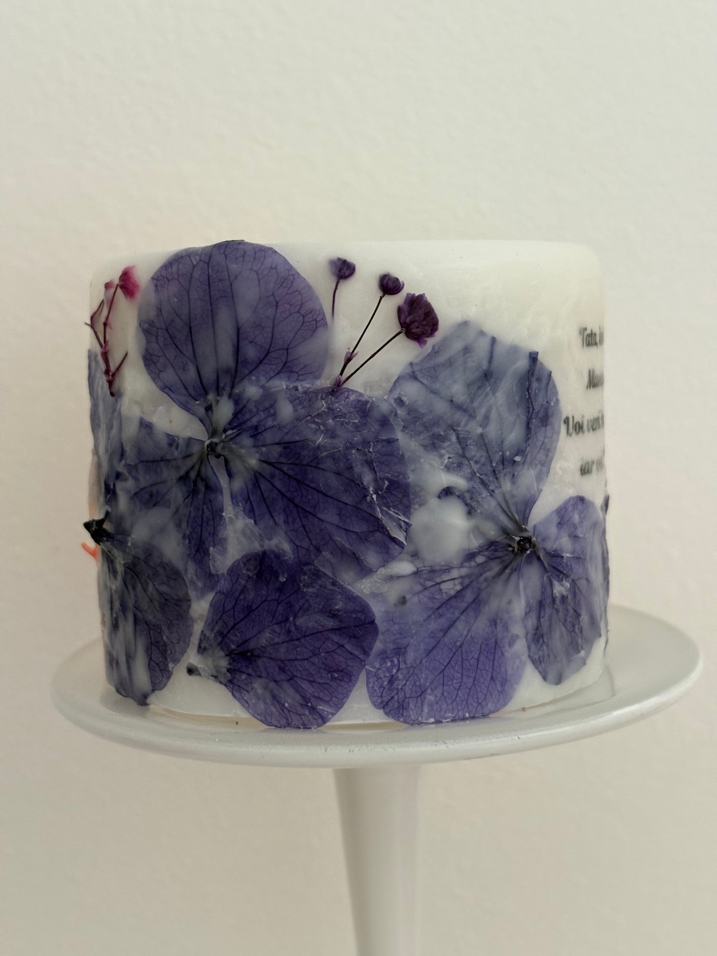 Implinire - lumanare botanica gender reveal cu hortensii