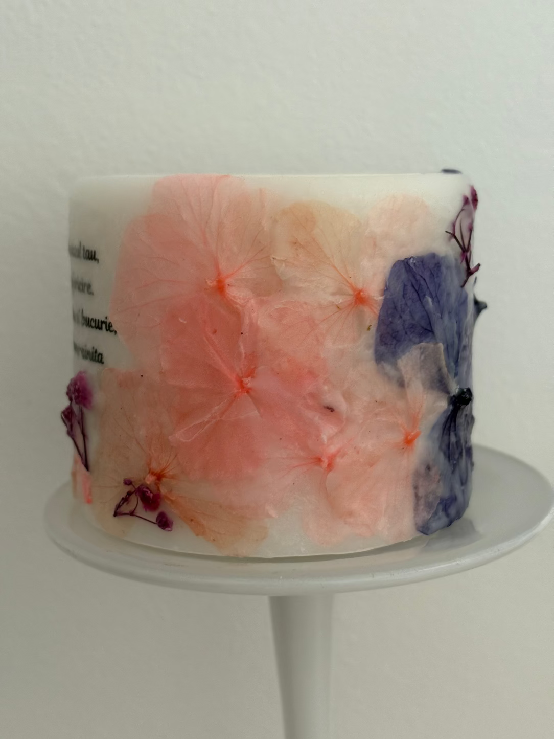 Implinire - lumanare botanica gender reveal cu hortensii