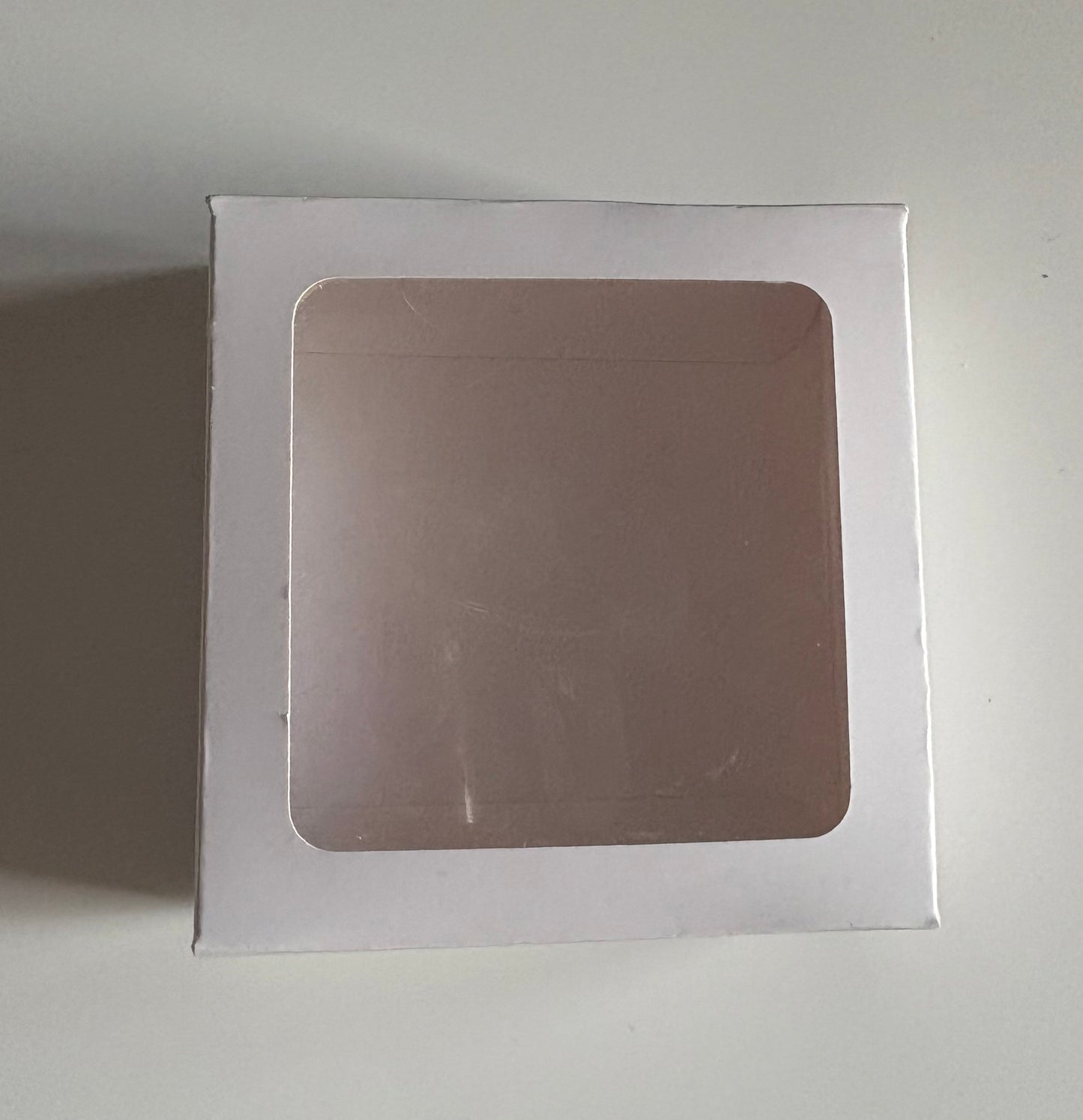 Cutie de carton cu vizier transparent