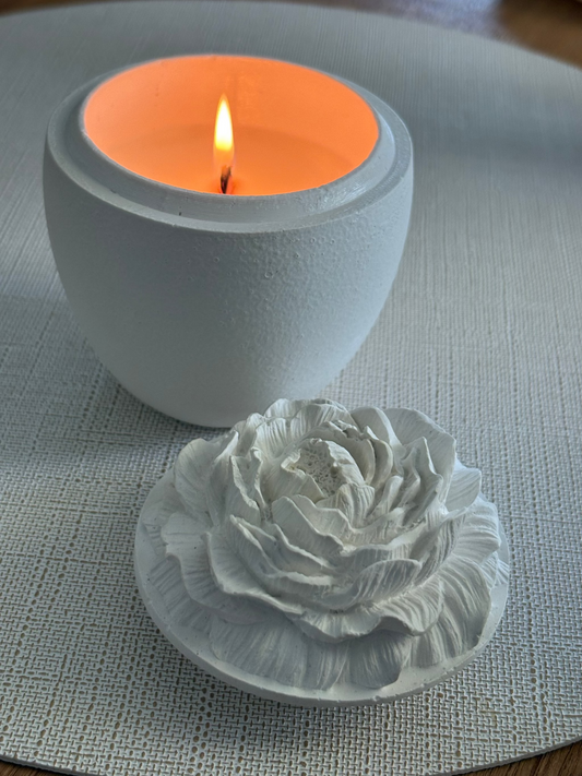 Bujor - lumanare in recipient ceramic inalt