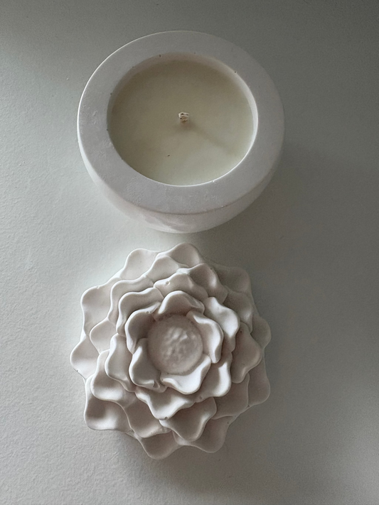 Magnolia - lumanare in recipient ceramic