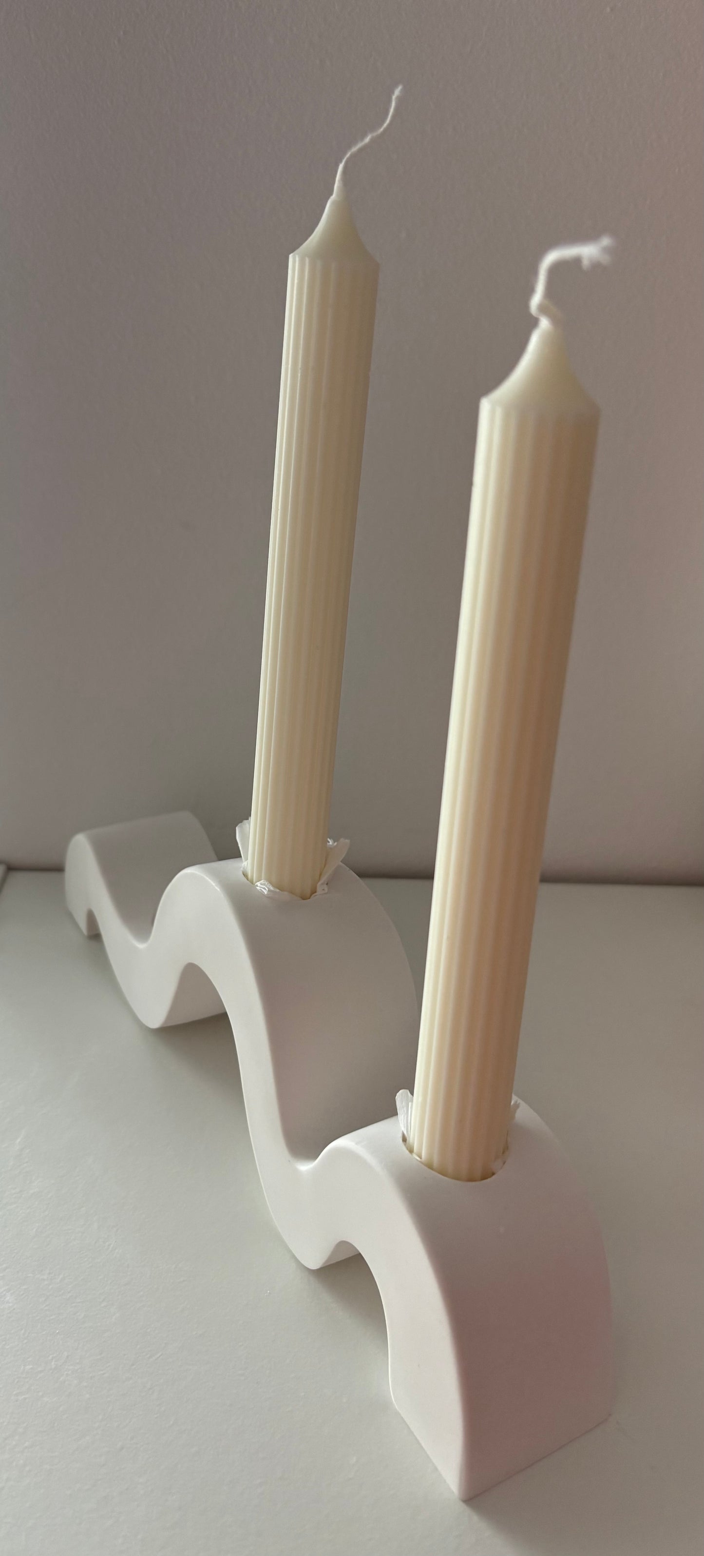 Suport ondulat tip sfesnic pentru lumanari inalte