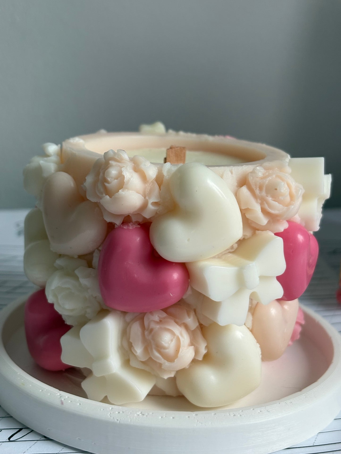 Mon amour - Lumanare cu decoratiuni si fitil de lemn