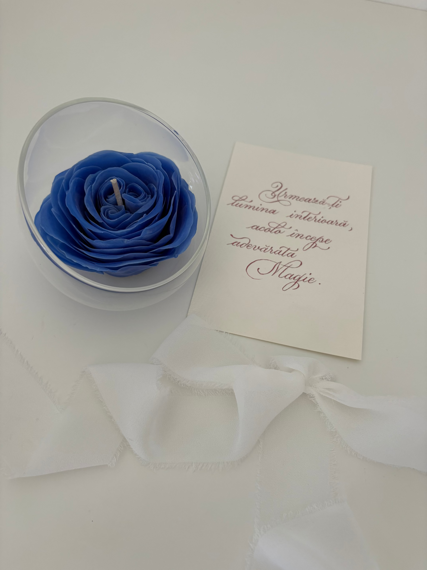 Lumânare handmade tip floare Ranunculus — ceară naturală de albine, creată petal cu petală | Celest